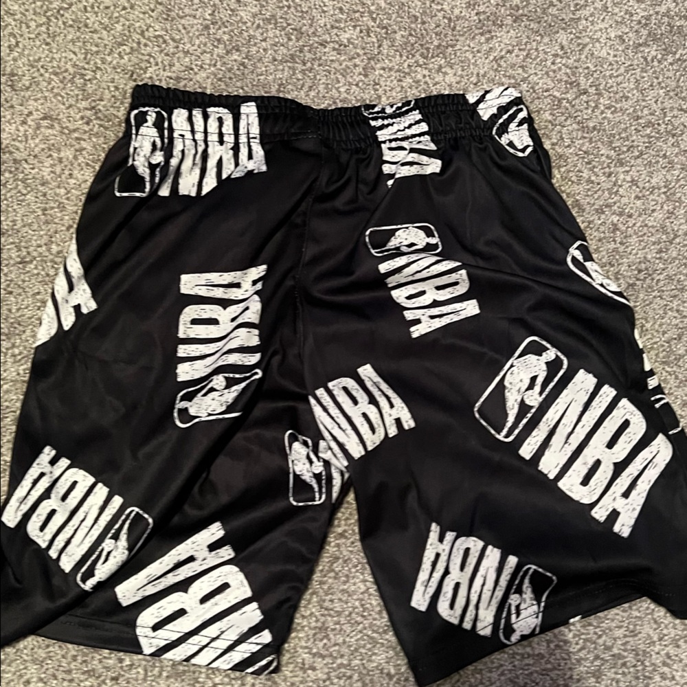 YOUTH (L) - NBA Black & White Shorts | SIZE (l) (Y)